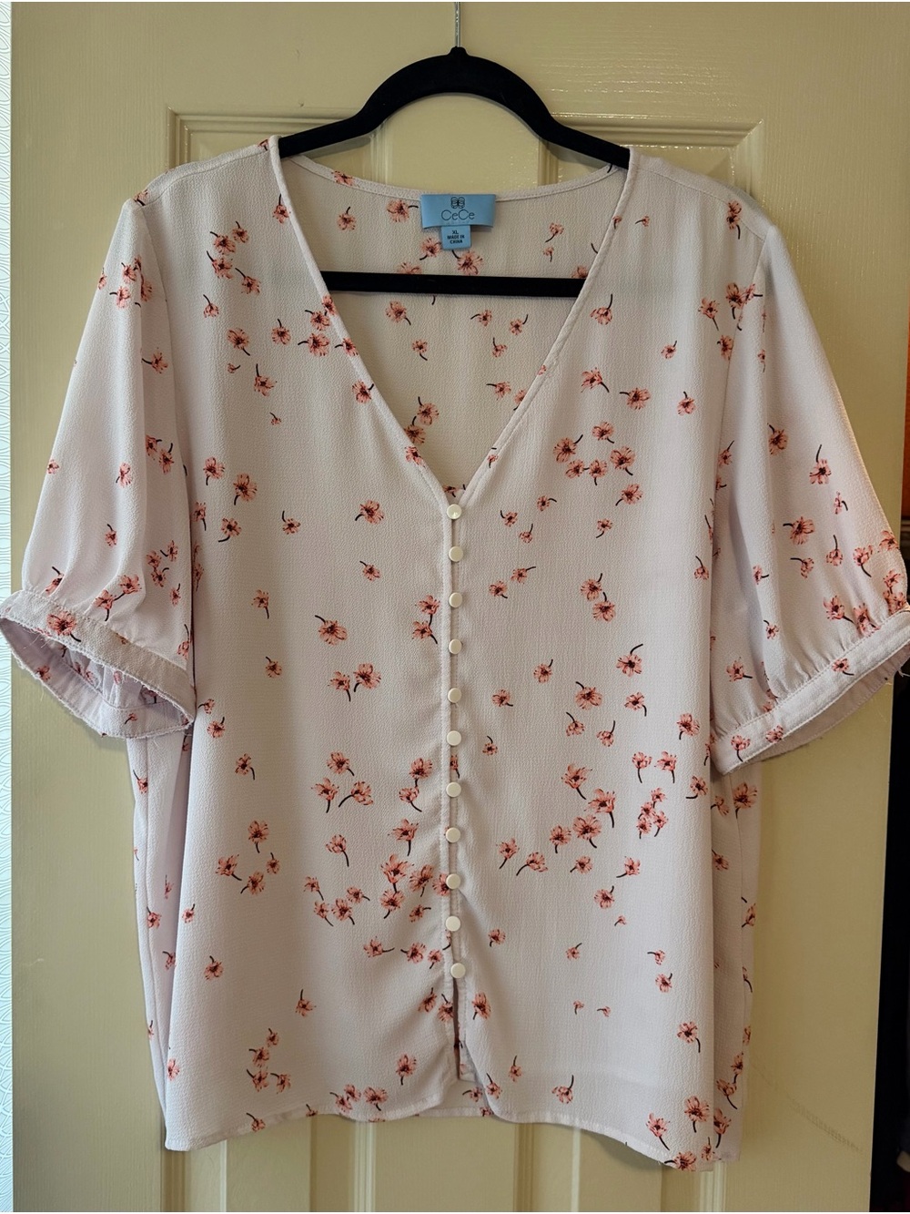 CeCe White and pink Floral V-Neck Button-Front Blouse XL - Picture 4 of 5